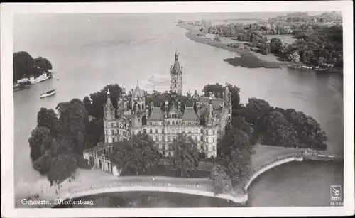 Ak Schwerin Mecklenburg, Fliegeraufnahme, Schloß