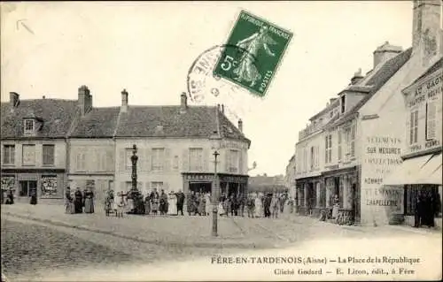 Ak Fère en Tardenois Aisne, Place de la Republique