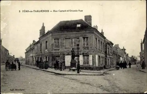 Ak Fère en Tardenois Aisne, Rue Carnot, Grande Rue