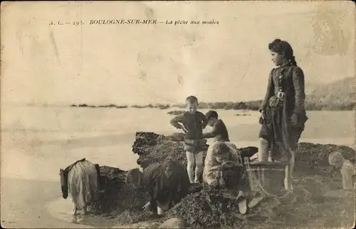 Ak Boulogne sur Mer Pas de Calais, La peche aux moules