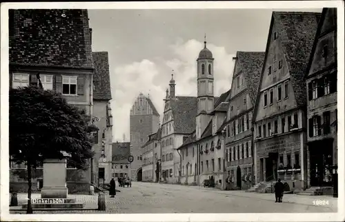 Ak Dinkelsbühl in Mittelfranken, Straßenpartie, Kirche