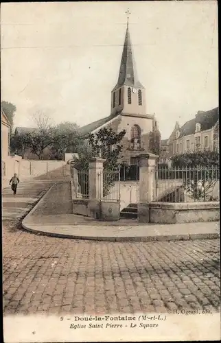 Ak Doué la Fontaine Maine et Loire, Eglise Saint Pierre, Le Square