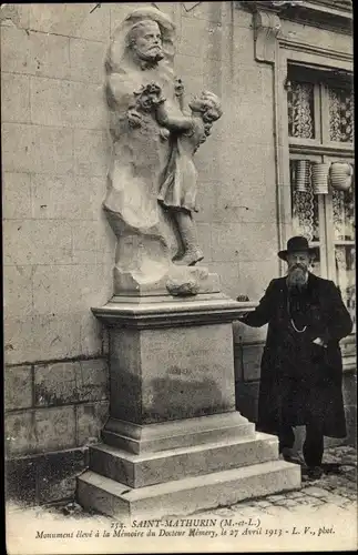 Ak Saint Mathurin Maine et Loire, Monument eleve a la Memoire du Docteur Hemery