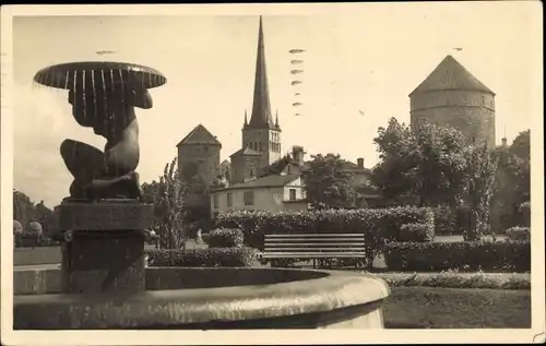 Foto Ak Tallinn Reval Estland, Kirche, Turm, Brunnen