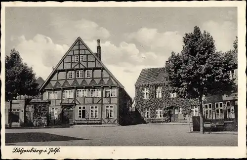 Ak Lütjenburg in Holstein, Teilansicht mit Fachwerkhaus und Gasthof