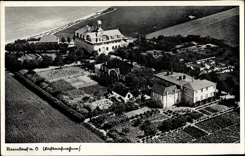 Ak Ostseebad Niendorf Timmendorfer Strand, Blick auf den Ort, Fliegeraufnahme