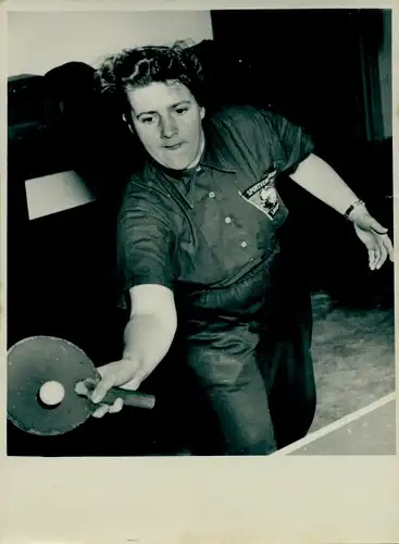 Foto Tischtennis Turnier Frauen Oberliga, Inge Hoffmann, Lok. Stendal, 1955