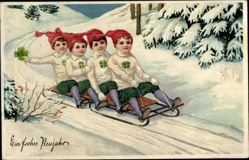 Ak Glückwunsch Neujahr, Vier Jungen mit Zipfelmützen auf einem Schlitten, Kleeblätter