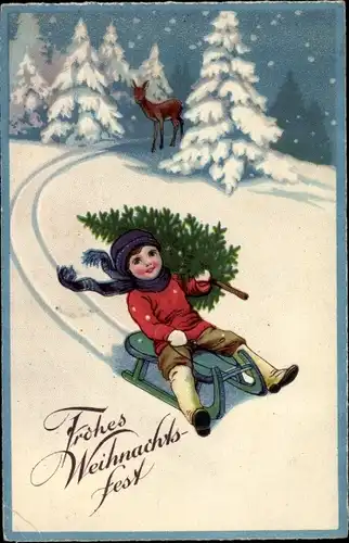 Ak Glückwunsch Weihnachten, Junge mit Tannenbaum auf Schlitten, Reh