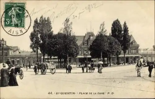 Ak Saint Quentin Aisne, Place de la Gare