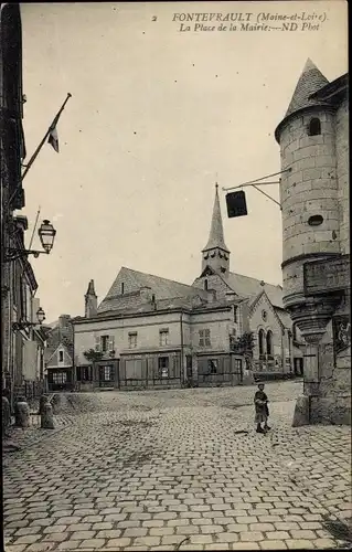 Ak Fontevrault Maine et Loire, La Place de la Mairie