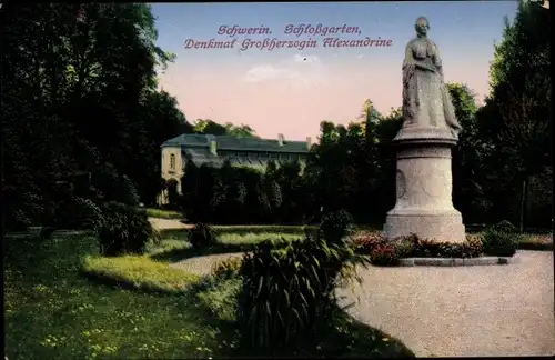 Ak Schwerin in Mecklenburg, Schlossgarten, Denkmal Großherzogin Alexandrine
