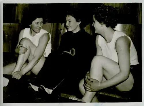 Foto Turnen, 6. Berliner Nordost Kunstturnen 1954, Irma Schmidt, Ilse Schütze, Lisa Kallensee
