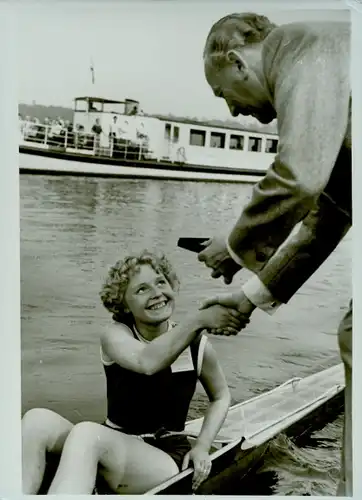 Foto Gr. Int. Berliner Ruder Regatta 1955, Doppelvierer, SV Einheit Berlin, Steuerm. Marlies Grimm