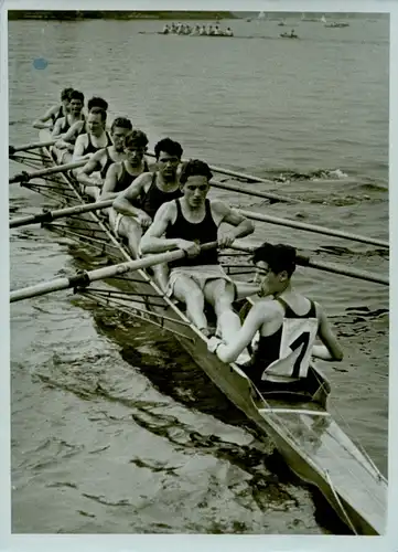Foto Gr. Int. Berliner Ruder Regatta Gatow 1955, Jungmann Achter SC Motor Berlin, Stm. Klaus Kopplin