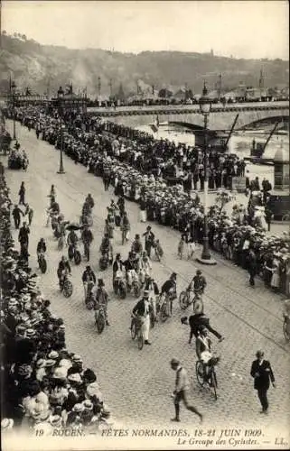 Ak Rouen Seine Maritime, Fetes Normandes, Juin 1909, La Groupe des Cyclistes