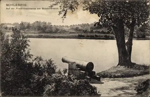 Ak Schleswig a.d. Schlei, Auf der Friedrichsschanze am Busdorferteich, Kanone