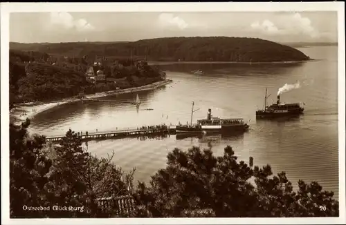 Ak Glücksburg an der Ostsee, Panorama, Salondampfer, Anleger