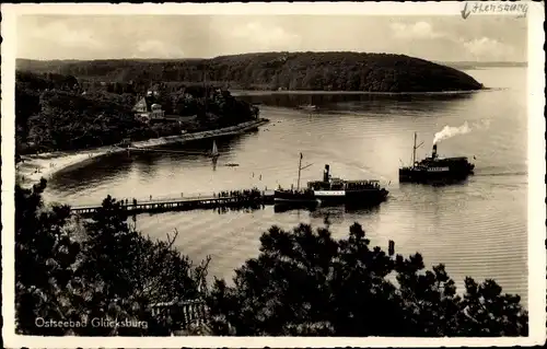 Ak Glücksburg an der Ostsee, Panorama, Anleger, Dampfer