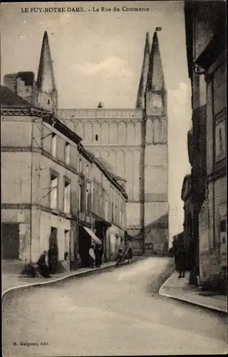 Ak Le Puy Notre Dame Maine et Loire, La Rue du Commerce