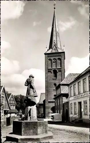 Ak Plön in Holstein, Gänselieselbrunnen und Kirche