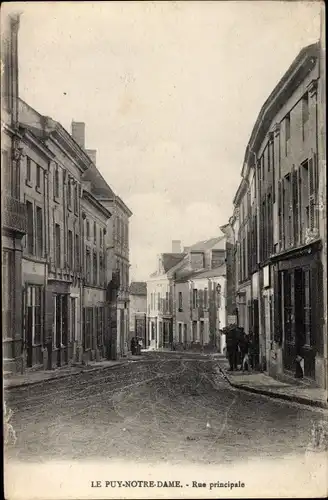 Ak Le Puy Notre Dame Maine et Loire, Rue principale