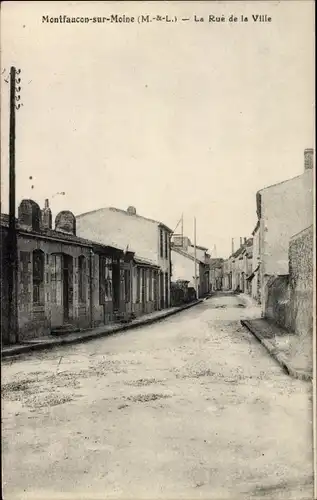 Ak Montfaucon sur Moine Maine et Loire, La Rue de la Ville