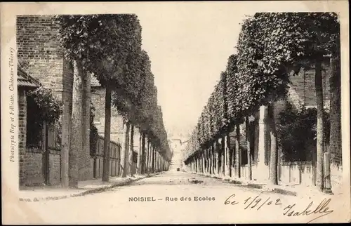 Ak Noisiel Seine-et-Marne, Rue des Ecoles