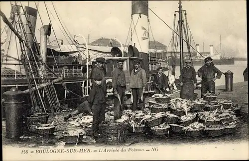 Ak Boulogne sur Mer Pas de Calais, L'Arrivee du Poisson