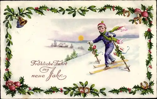 Ak Glückwunsch Neujahr, Junge auf Skiern, Stechpalmenzweige, Kleeblätter, Fliegenpilze