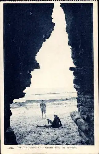 Ak Luc sur Mer Calvados, Grotte dans les Falaises