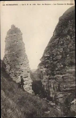 Ak Marigny Bayeux Calvados, Les Falaises
