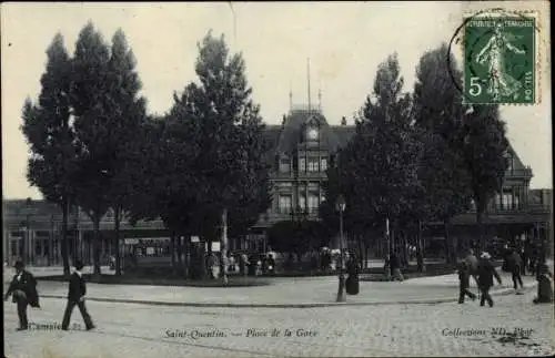 Ak Saint Quentin Aisne, Place de la Gare