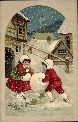 Präge Litho Glückwunsch Neujahr, Kinder rollen einen Schneeball, Ortschaft, Schneefall