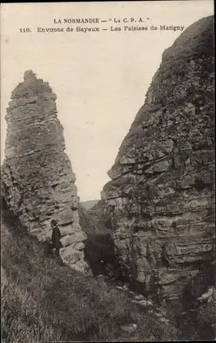 Ak Marigny Bayeux Calvados, Les Falaises