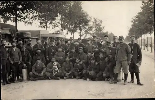 Foto Ak Melun Seine et Marne, Französische Soldaten in Uniformen, 1914