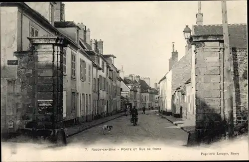 Ak Rozoy en Brie Seine et Marne, Porte et Rue de Rome