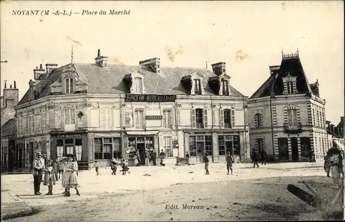 Ak Noyant Maine et Loire, Place du Marche