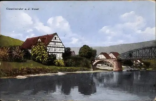 Ak Gieselwerder an der Oberweser Hessen, Flussansicht, Fachwerkhaus, Brücke