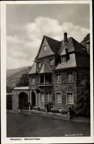 Ak Moselkern an der Mosel, Bahnhof Hotel Weckbecker