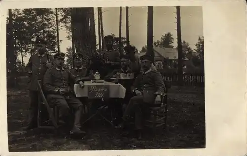 Foto Ak Deutsche Soldaten in Uniform, Pfingsten 1916, Freizeit