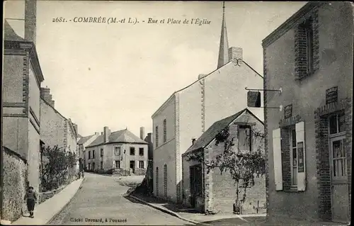 Ak Combrée Maine et Loire, Rue et Place de l'Eglise