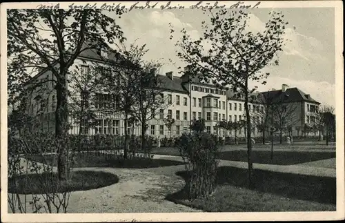 Ak München Schwabing, Krankenhaus von außen, Garten