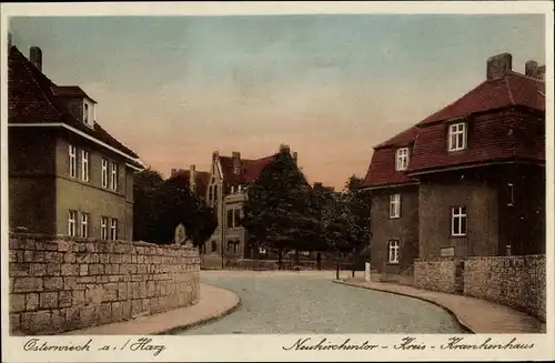 Ak Osterwieck am Harz, Blick auf das Neukirchentor und Kreiskrankenhaus