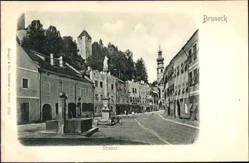 Ak Bruneck Brunico Südtirol, Straße, Brunnen, Denkmal