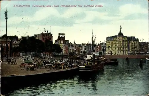 Ak Amsterdam Nordholland Niederlande, Melkmarkt met Prins Hendrikkade met Victoria Hotel