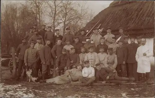 Foto Ak Pluhiw Płuhów Galizien Ukraine, Feldlazarett 8, Deutsche Soldaten in Uniformen, I. WK