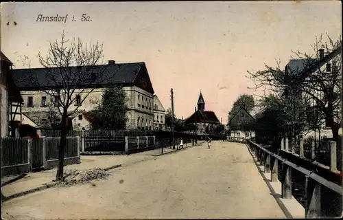 Ak Arnsdorf in Sachsen, Straßenpartie im Ort