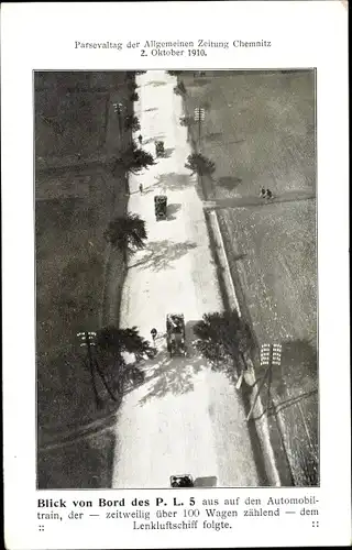 Ak Parsevaltag 1910, Lenkluftschiff PL 5, folgender Automobiltrain von Bord aus gesehen