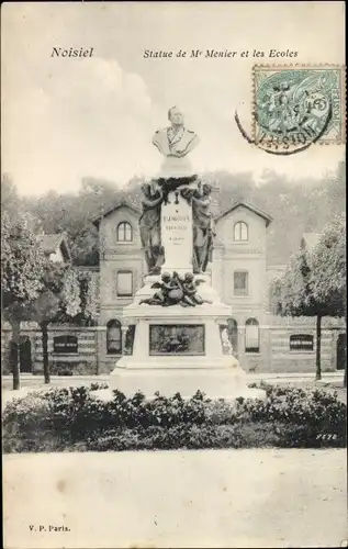 Ak Noisiel Seine-et-Marne, Statue de M. Menier, Les Ecoles